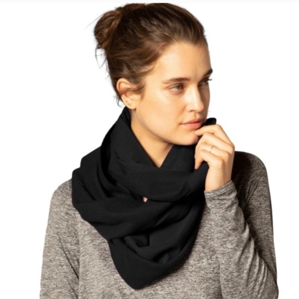 NWT BEYOND YOGA Black Hidden Pocket Infinity‎ Scarf